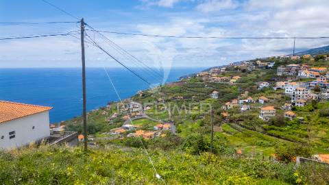 Terreno com capacidade construtiva em ribeira brava - ilha da madeira