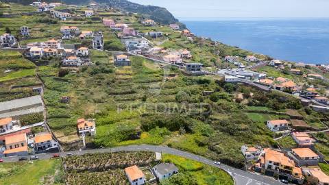Terreno com capacidade construtiva em ribeira brava - ilha da madeira