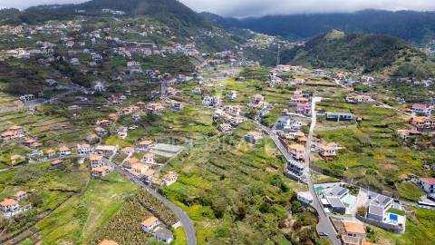 Terreno com capacidade construtiva em ribeira brava - ilha da madeira