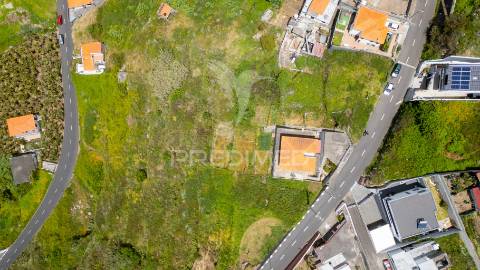 Terreno com capacidade construtiva em ribeira brava - ilha da madeira