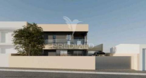 Moradia t4, geminada, nas quintinhas