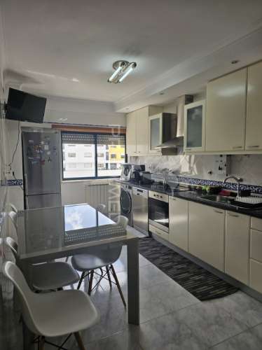 Apartamento t2+1 povoa de santa iria zona nobre