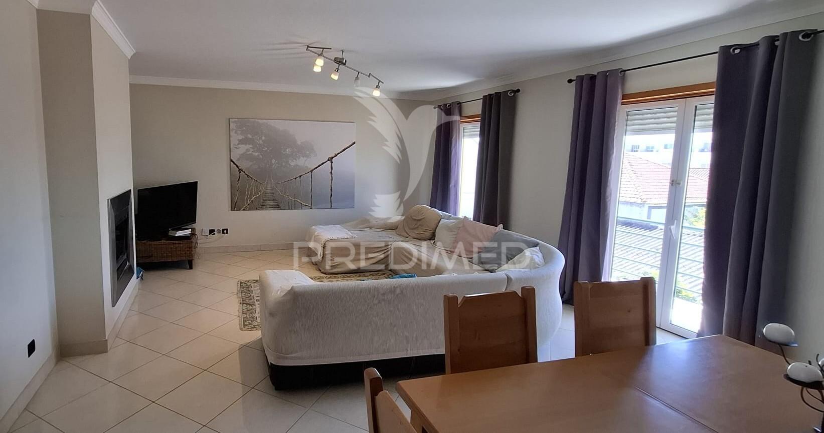 Apartamento t4, duplex em condomínio na vila de alpiarça.