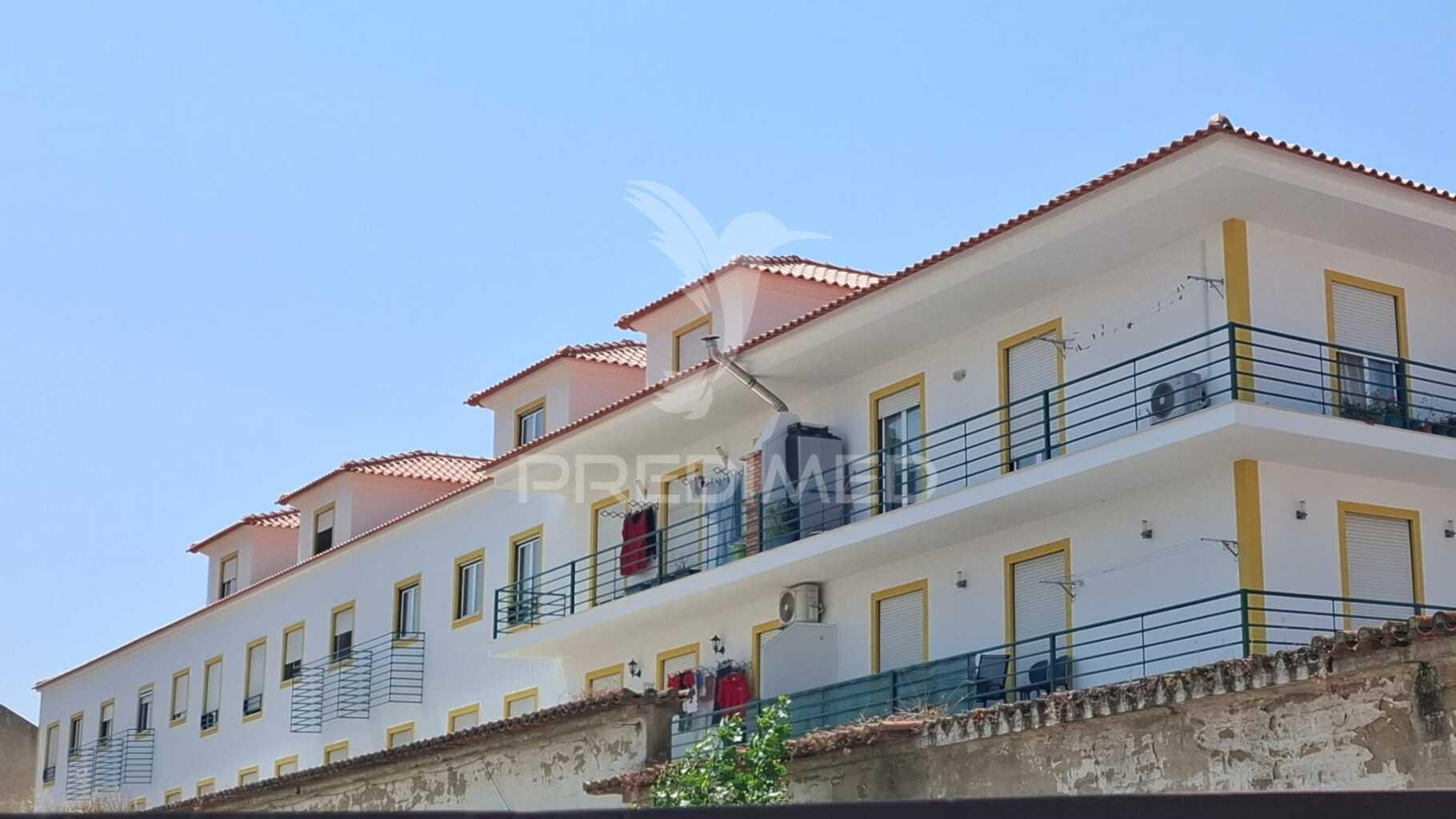Apartamento t4, duplex em condomínio na vila de alpiarça.