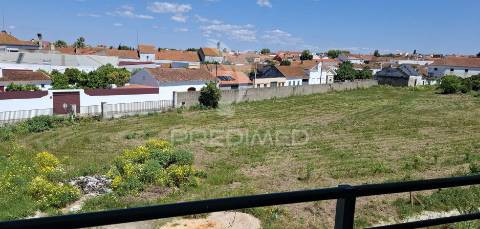 Apartamento t4, duplex em condomínio na vila de alpiarça.