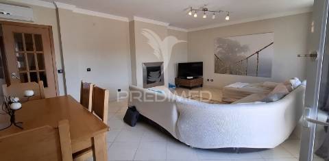 Apartamento t4, duplex em condomínio na vila de alpiarça.