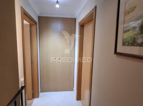 Apartamento t4, duplex em condomínio na vila de alpiarça.