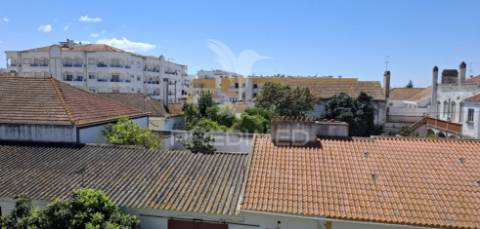 Apartamento t4, duplex em condomínio na vila de alpiarça.