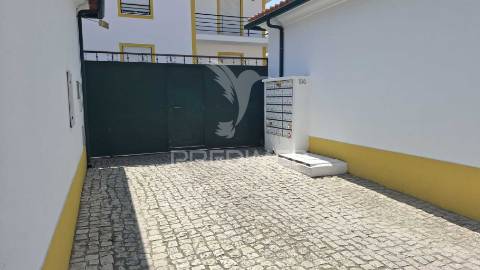Apartamento t4, duplex em condomínio na vila de alpiarça.