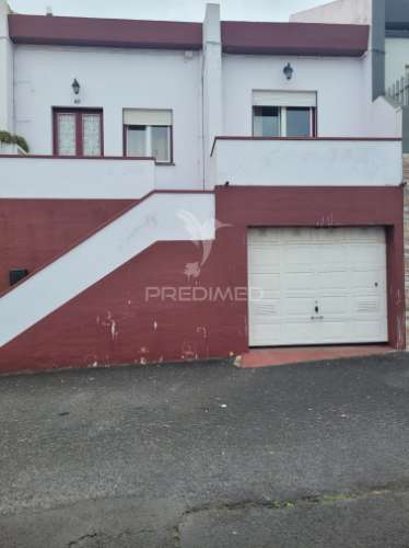 Moradia t3 pronta a entrar em angra do heroísmo