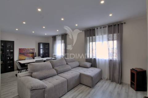 Requintado apartamento t2 totalmente remodelado