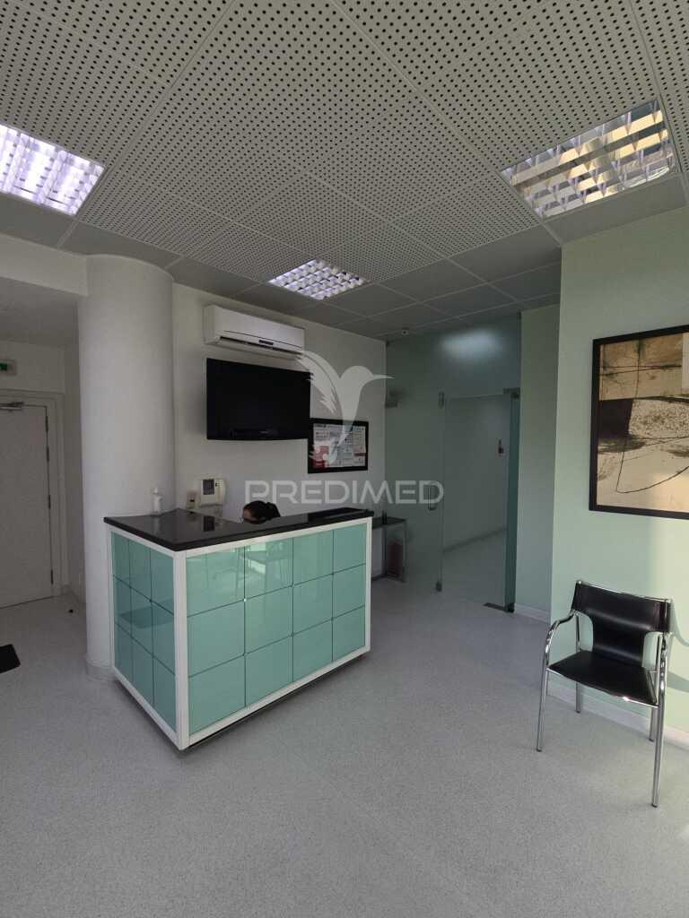 Clínica dentária no centro histórico com potencial para apartamento t2