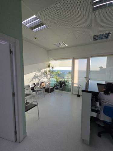 Clínica dentária no centro histórico com potencial para apartamento t2