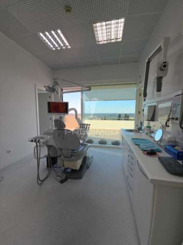 Clínica dentária no centro histórico com potencial para apartamento t2