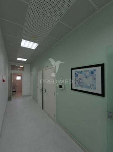 Clínica dentária no centro histórico com potencial para apartamento t2