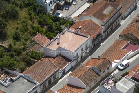 Edificio com 2 apartamentos no centro de odemira