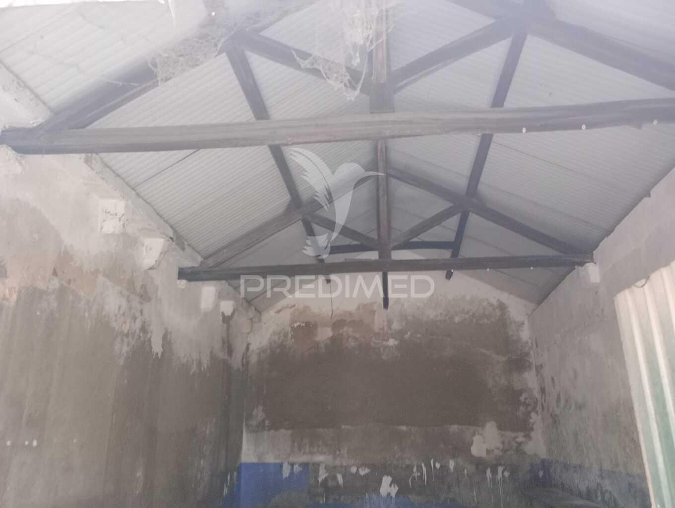 Garagem com 56m2 no centro de aveiras de cima