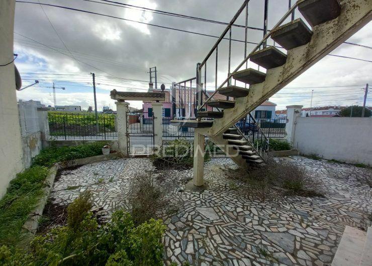 Moradia t3 com lareira e logradouro