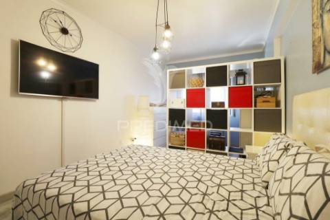 Apartamento com boas áreas e lareira