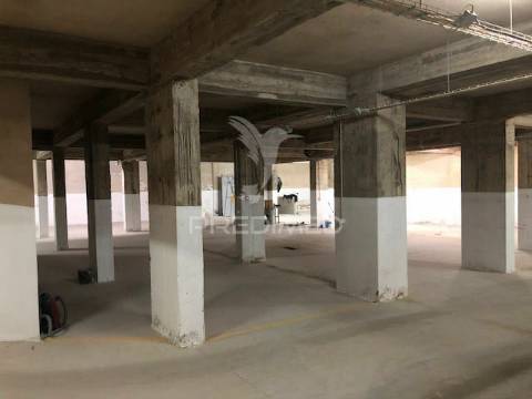 Cave com área total de 792 m2
