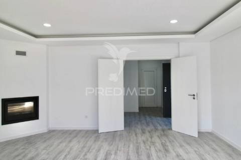 Moradia geminada t3 - fernão ferro