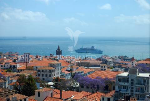 Penthouse no funchal tipologia t4 vista mar