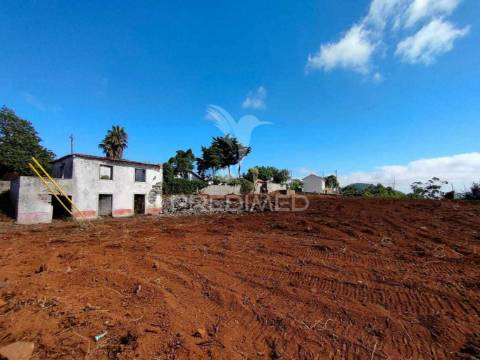 Terreno plano c/ ruína
