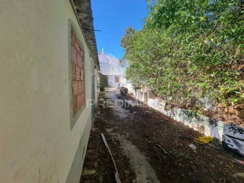 Terreno urbano c/ ruina, viabilidade construção 440m2, loulé