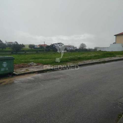 Terreno urbano com 443m2 em santarém