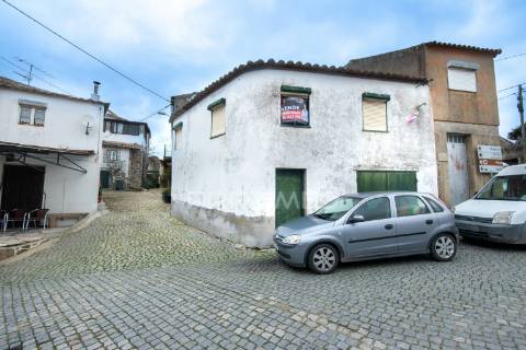 Moradia no concelho de trancoso (cogula )