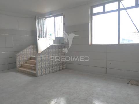 Espaço comercial no entroncamento