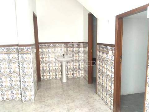 Espaço comercial no entroncamento