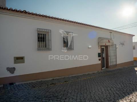 Restaurante com projeto para transformar em moradia t3 - beringel