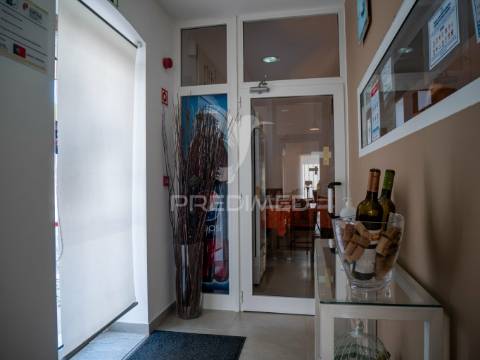 Restaurante com projeto para transformar em moradia t3 - beringel