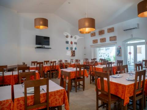 Restaurante com projeto para transformar em moradia t3 - beringel