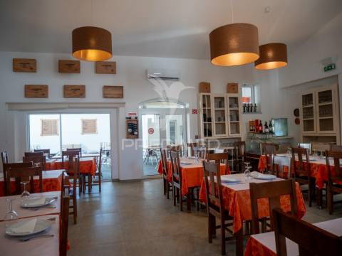 Restaurante com projeto para transformar em moradia t3 - beringel