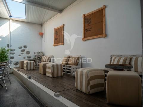 Restaurante com projeto para transformar em moradia t3 - beringel