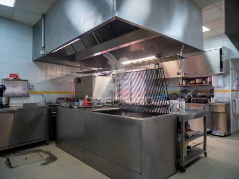 Restaurante com projeto para transformar em moradia t3 - beringel