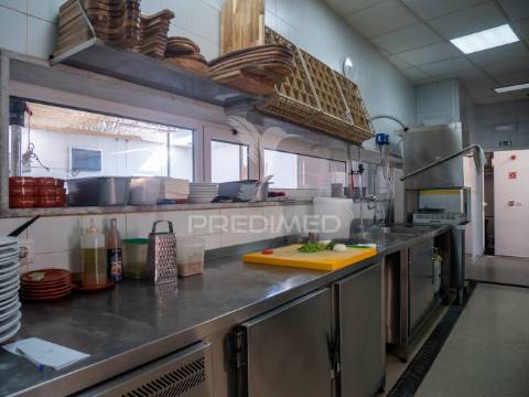 Restaurante com projeto para transformar em moradia t3 - beringel
