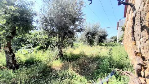 Moradia em pedra p/recuperar souto da casa
