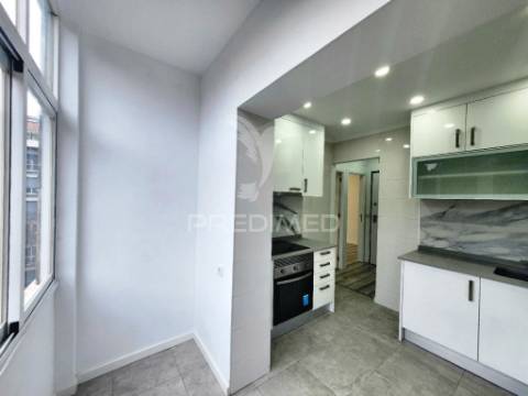 Apartamento t1 totalmente renovado, na estefânia - lisboa