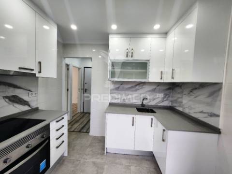 Apartamento t1 totalmente renovado, na estefânia - lisboa
