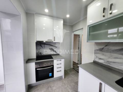 Apartamento t1 totalmente renovado, na estefânia - lisboa