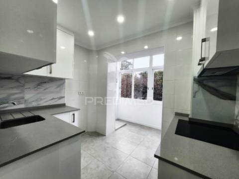 Apartamento t1 totalmente renovado, na estefânia - lisboa