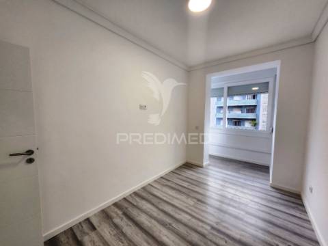 Apartamento t1 totalmente renovado, na estefânia - lisboa