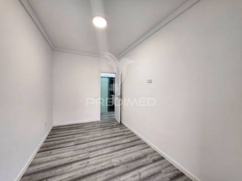 Apartamento t1 totalmente renovado, na estefânia - lisboa