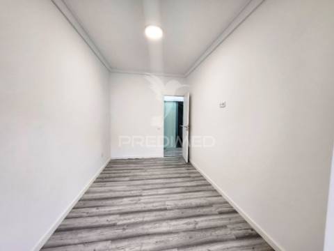 Apartamento t1 totalmente renovado, na estefânia - lisboa