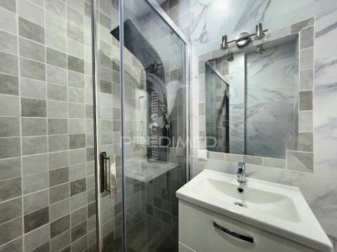 Apartamento t1 totalmente renovado, na estefânia - lisboa