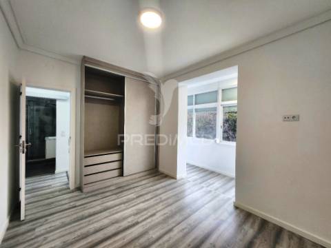 Apartamento t1 totalmente renovado, na estefânia - lisboa