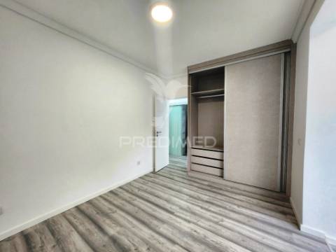 Apartamento t1 totalmente renovado, na estefânia - lisboa